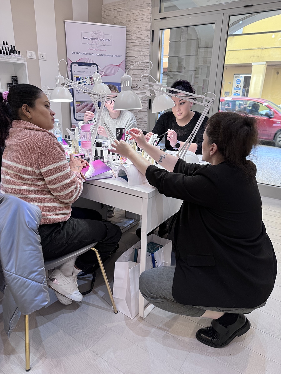 nail artist academy
