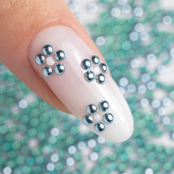 borchie azzurre nail art unghie